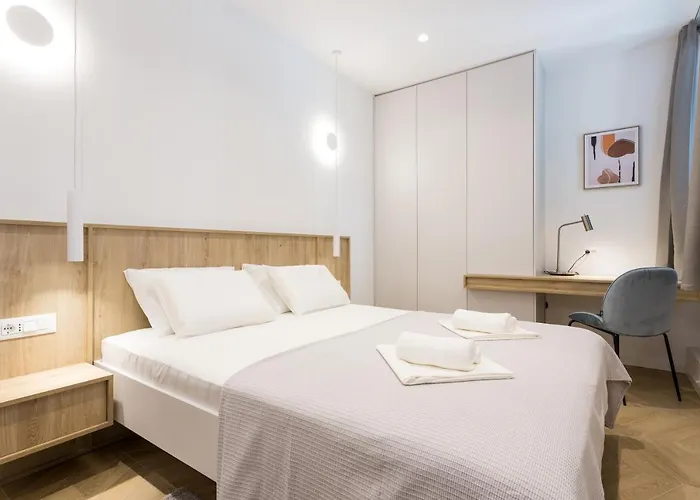 Floor Luxury Apartment