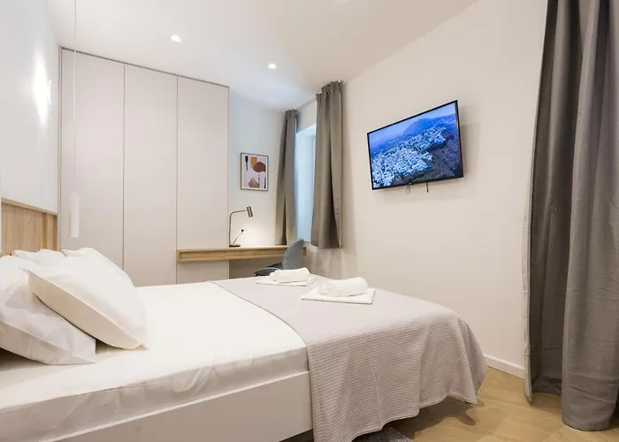 Floor Luxury Apartment