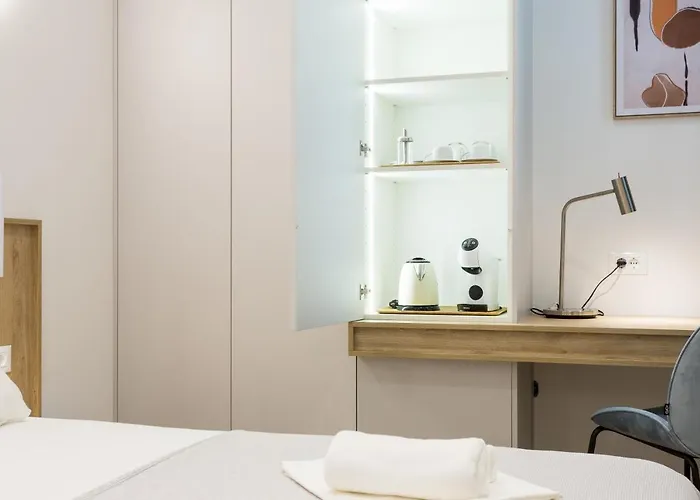Floor Luxury Apartment *
