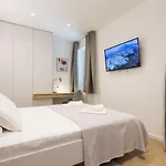 Floor Luxury شقة