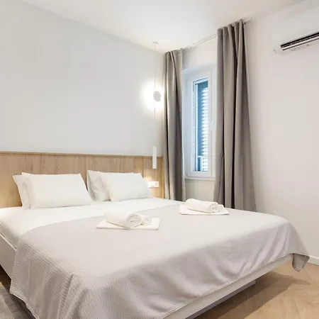 Floor Luxury *