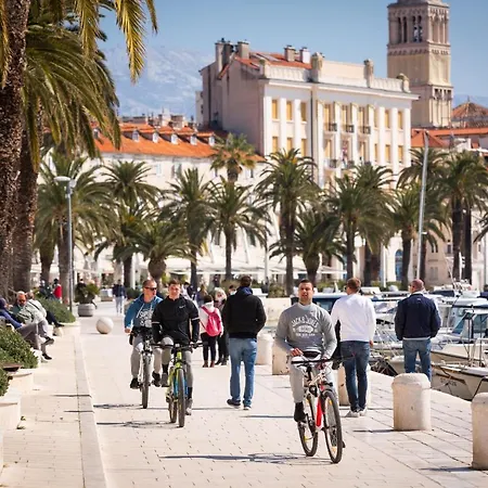 Floor Luxury شقة سبليت