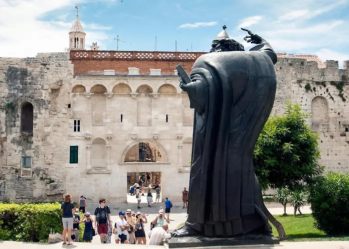 Floor Luxury شقة سبليت