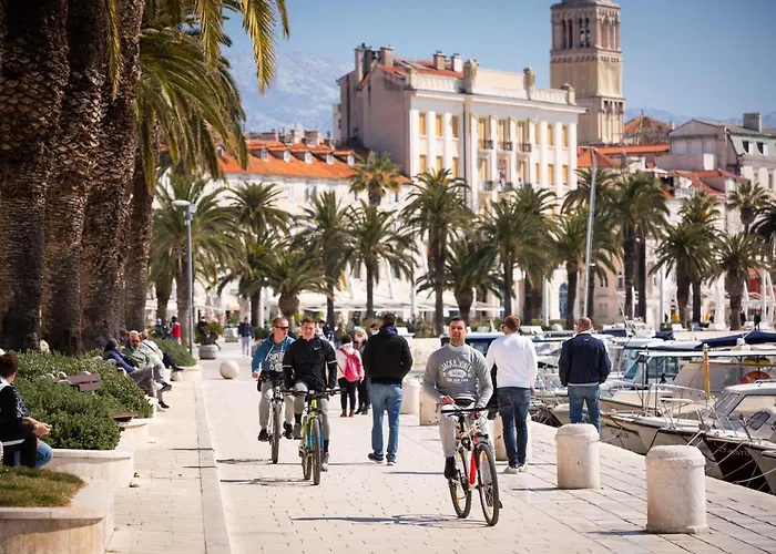 Floor Luxury شقة سبليت