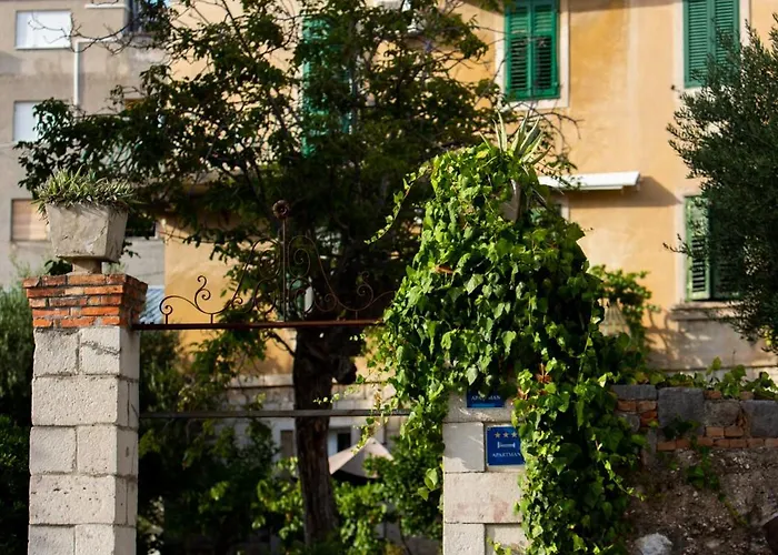 Floor Luxury شقة سبليت